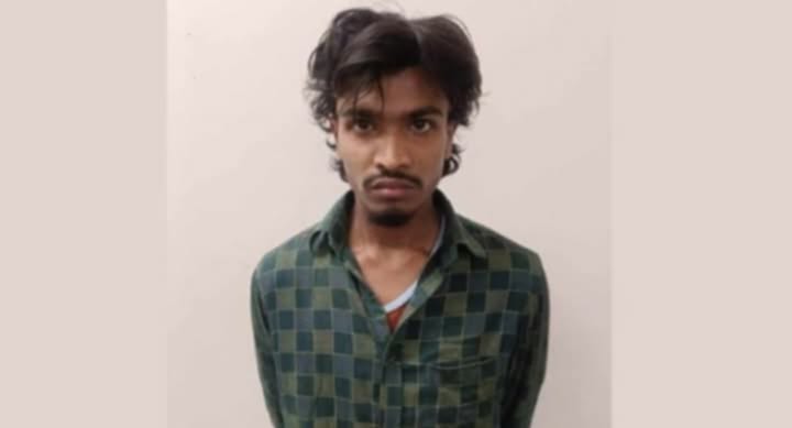 সিদ্ধিরগঞ্জে অস্ত্রসহ যুবক গ্রেফতার।